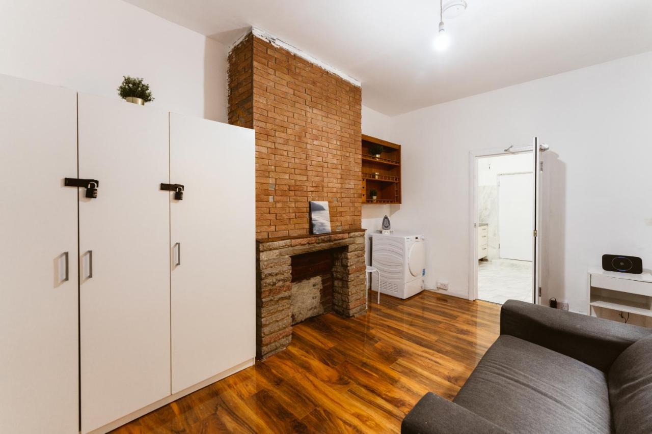 Guest house Great In Plaistow London