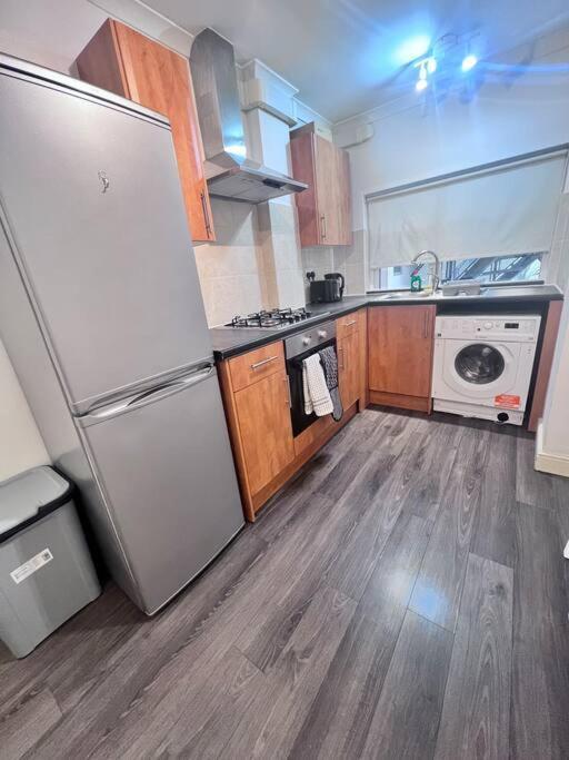 Flat 1, 419 Fulham, 2 Bedroom, 1 Bathroom Flat Apartamento *