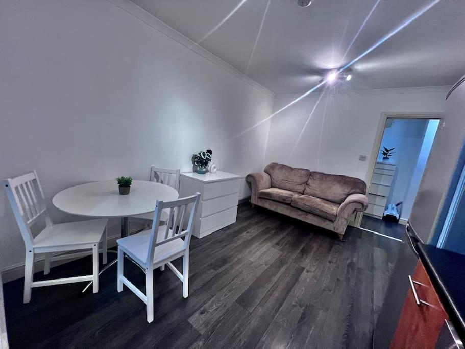 Flat 1, 419 Fulham, 2 Bedroom, 1 Bathroom Flat Apartamento