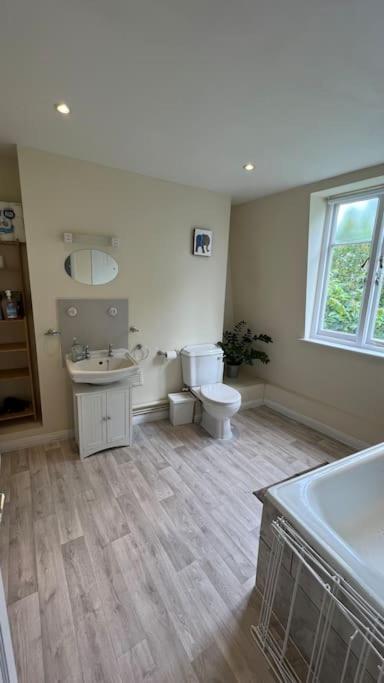 1 Bed Flat In The Heart Of Apartment London