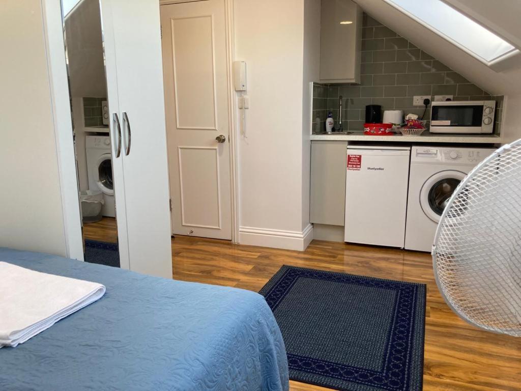 53 Wendover Road * London