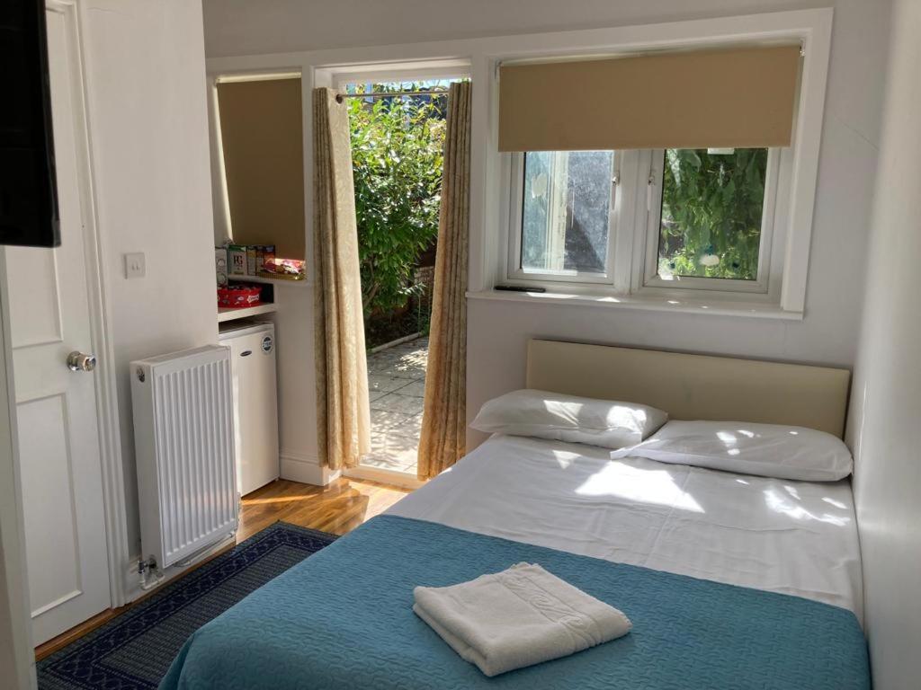 53 Wendover Road Hotel *