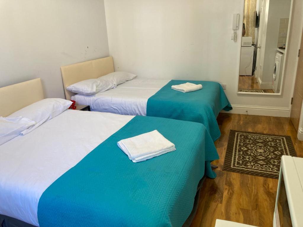 53 Wendover Road * London