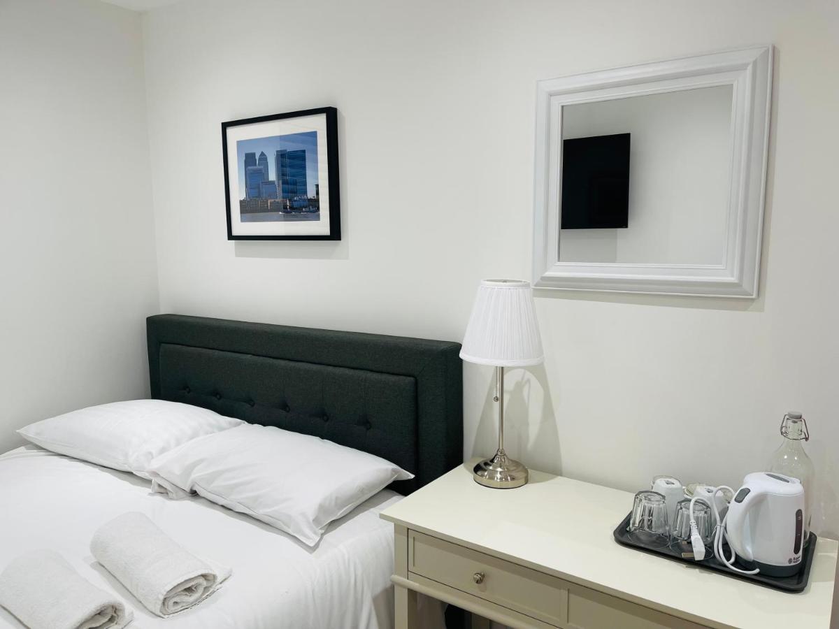 Riverside Premium Double Garden View E14
