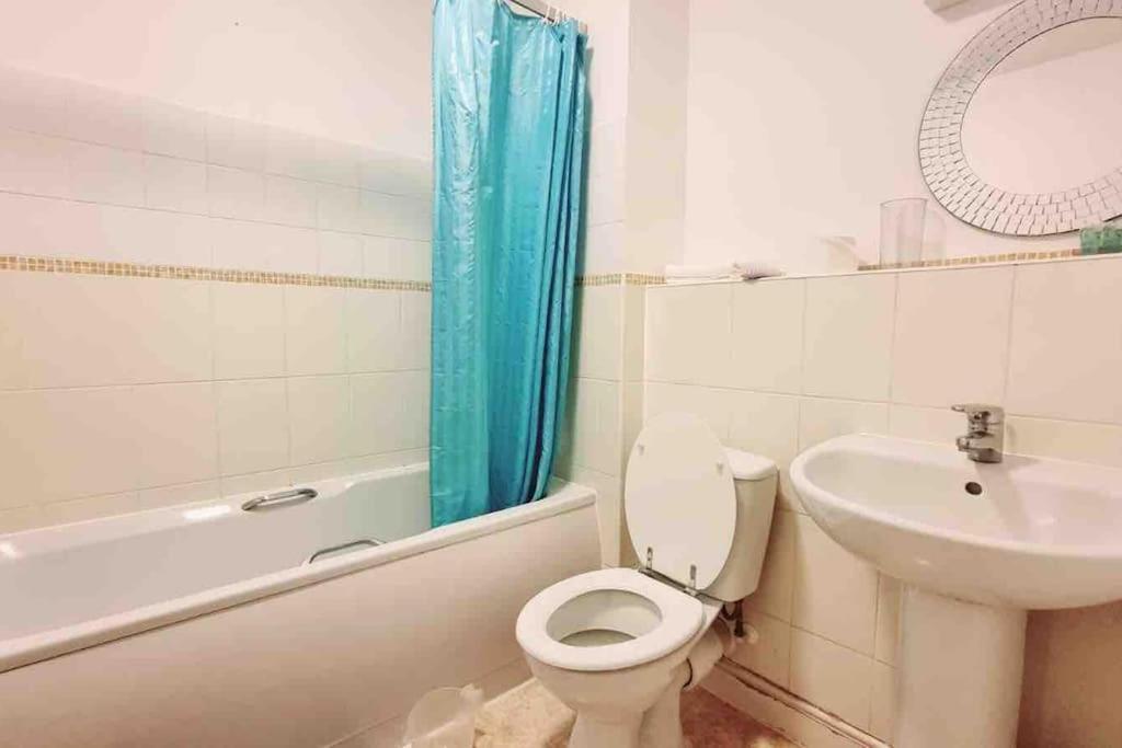 Entire In East E3 Near Bromley By Bow Station Apartment