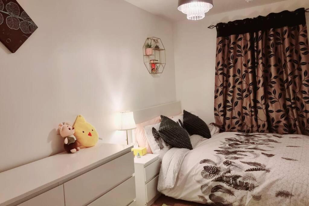 Entire In East E3 Near Bromley By Bow Station Apartment *