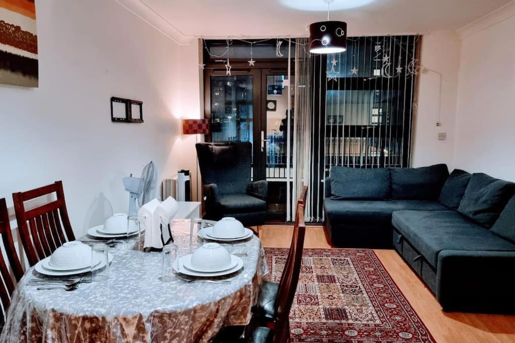 Entire In East E3 Near Bromley By Bow Station Apartment London