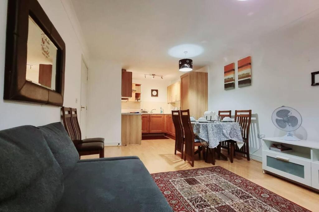 Apartment Entire In East E3 Near Bromley By Bow Station
