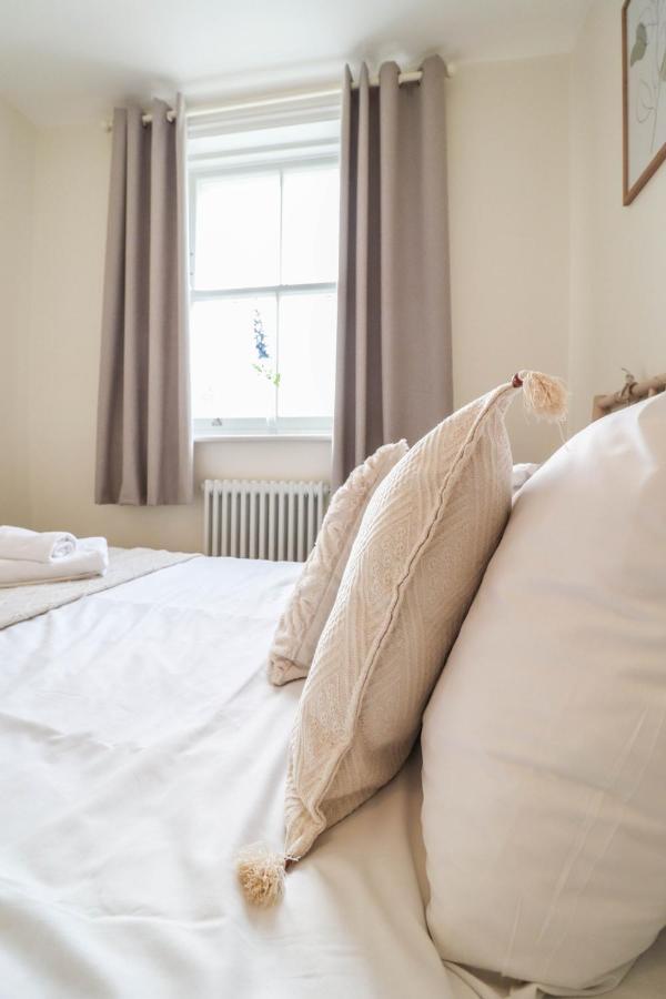 Beautiful 2-Bedroom Flat Just Steps From Oval Station Apartamento *