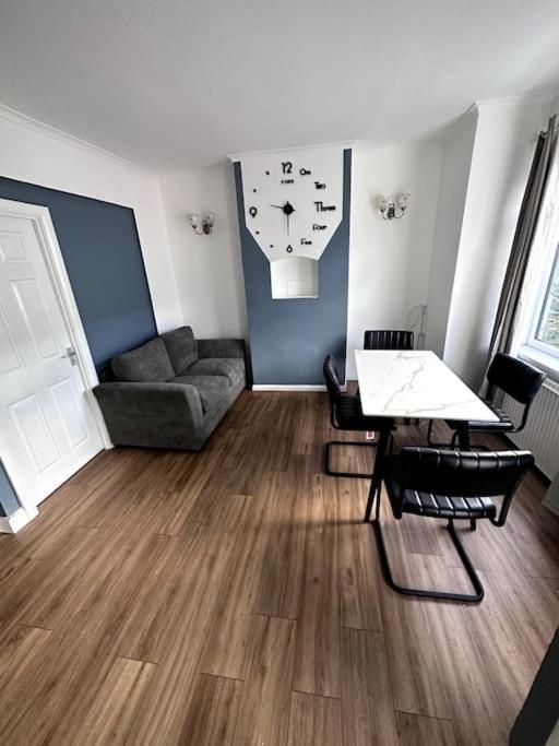 Apartamento 18 Min To 5 Min Walk To Abby Wood