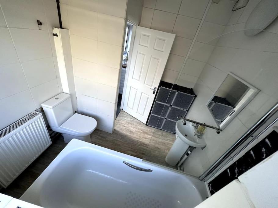 Apartamento 18 Min To 5 Min Walk To Abby Wood *