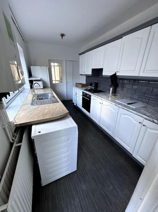 18 Min To 5 Min Walk To Abby Wood Londres