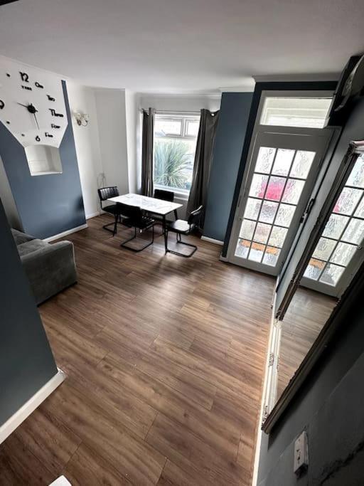 Apartamento 18 Min To 5 Min Walk To Abby Wood Londres