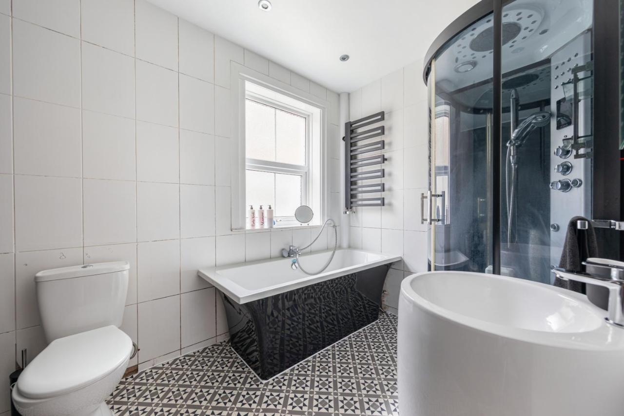 Charming 1 Bed Flat W Courtyard In Apartment London