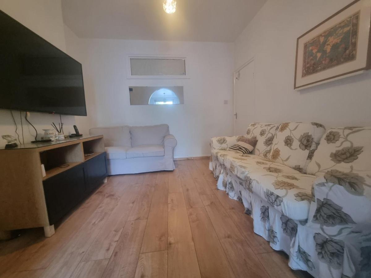 Homestay Private In London, *