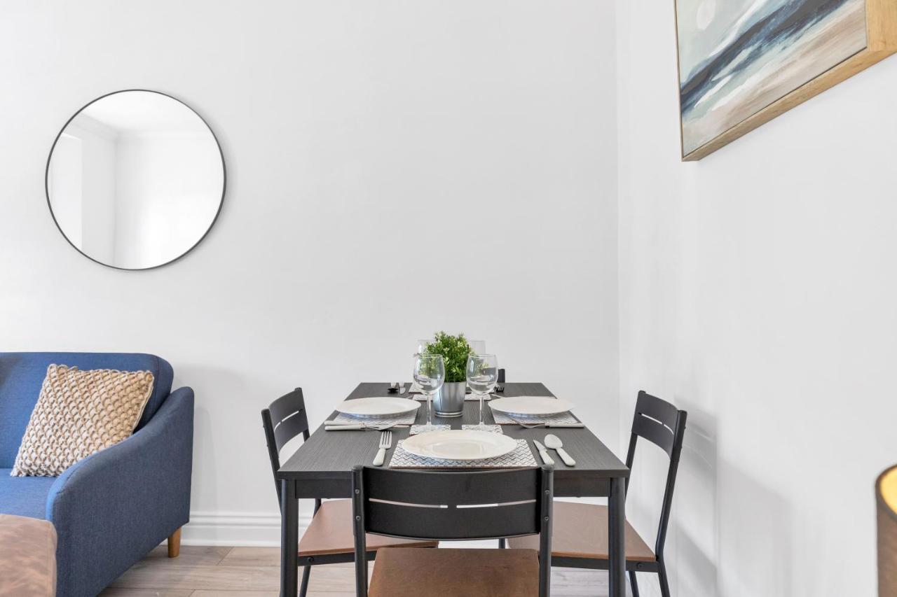 Apartment Modern Two Bedroom With Free Parking! *