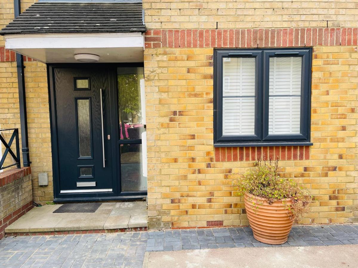 Riverside Premium Double Garden View E14 London