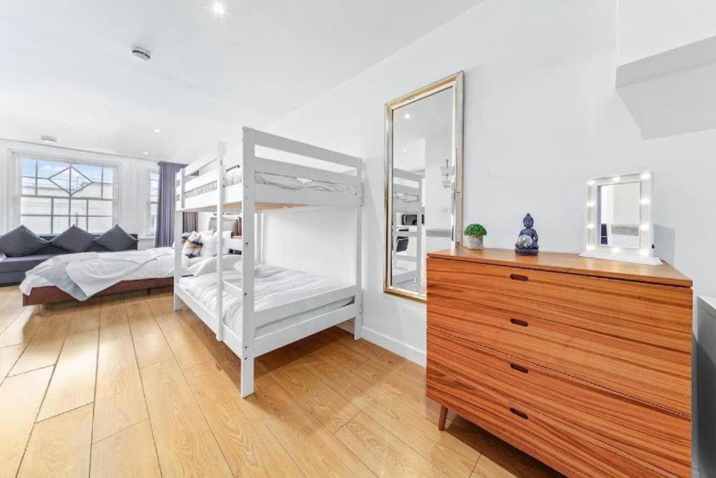 1 Bedroom Flat Piccadilly Sleep 7 In Vr10 Apartment *