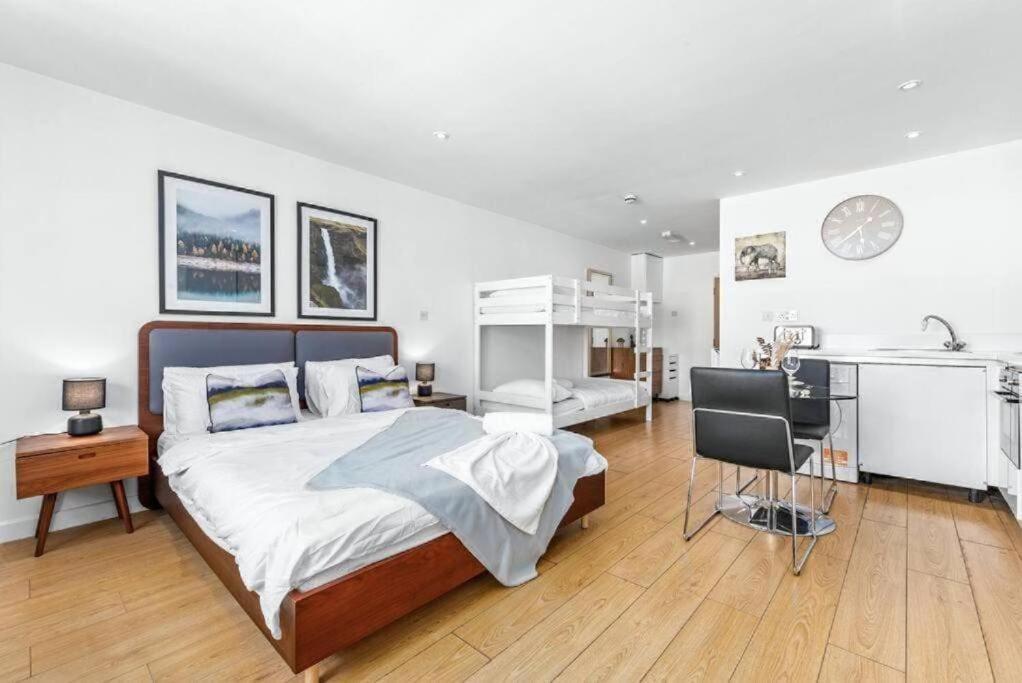 1 Bedroom Flat Piccadilly Sleep 7 In Vr10 * London