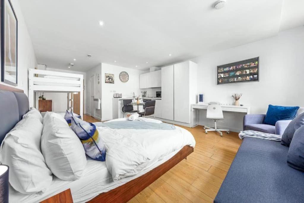 Apartment 1 Bedroom Flat Piccadilly Sleep 7 In Vr10 London