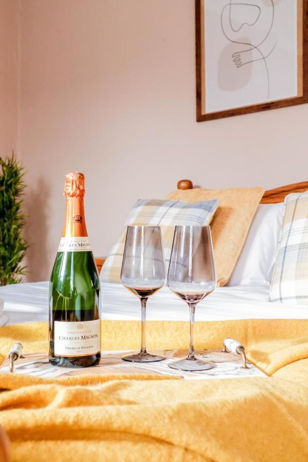Stunning 5 Bed House In Clapham - Free Wifi! *