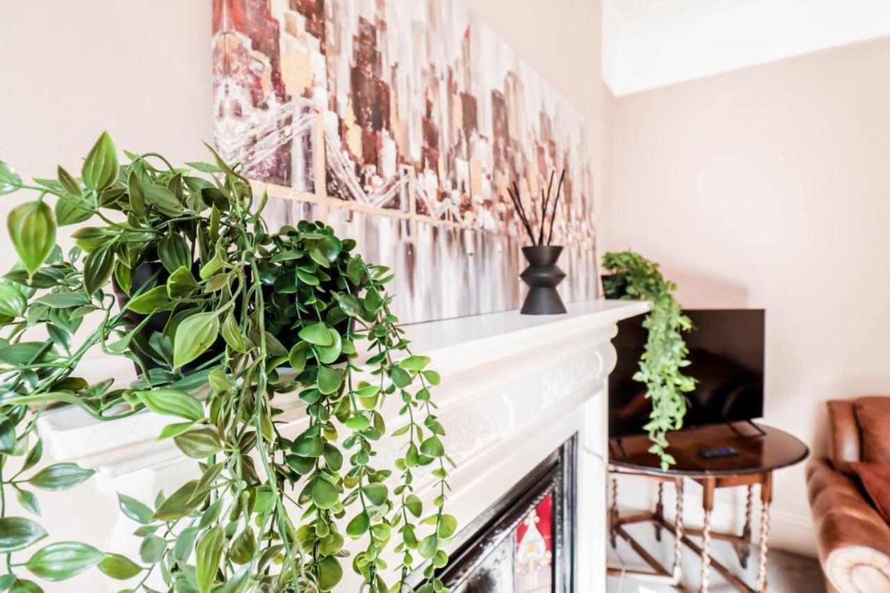 Stunning 5 Bed House In Clapham - Free Wifi! *