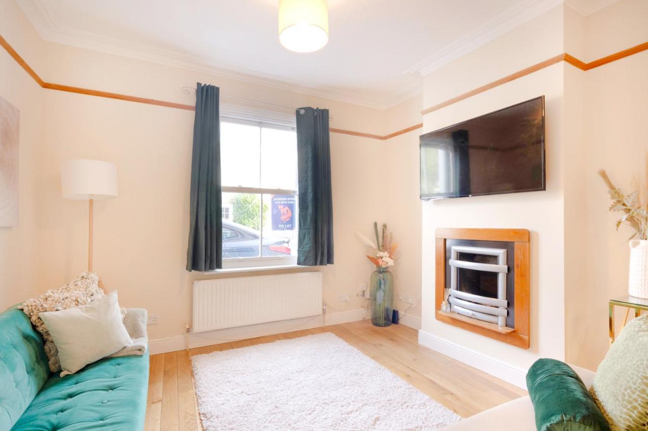 Stylish House In Wimbledon Holiday home *