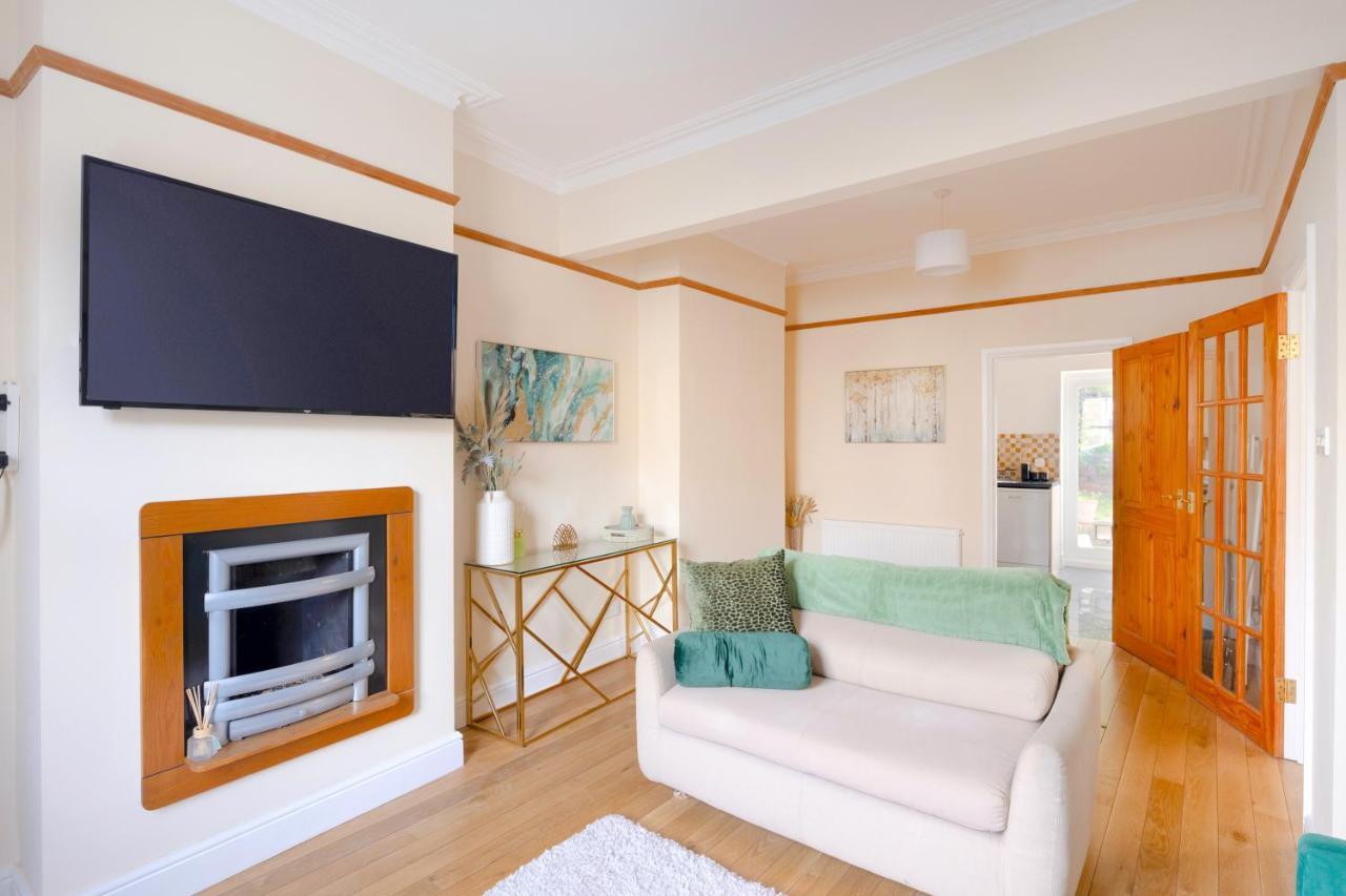Holiday home Stylish House In Wimbledon London