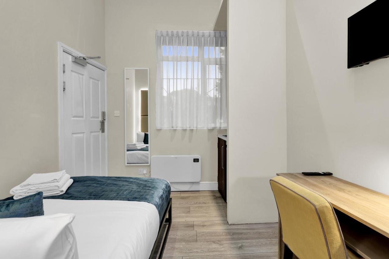 Chic In Apartment London