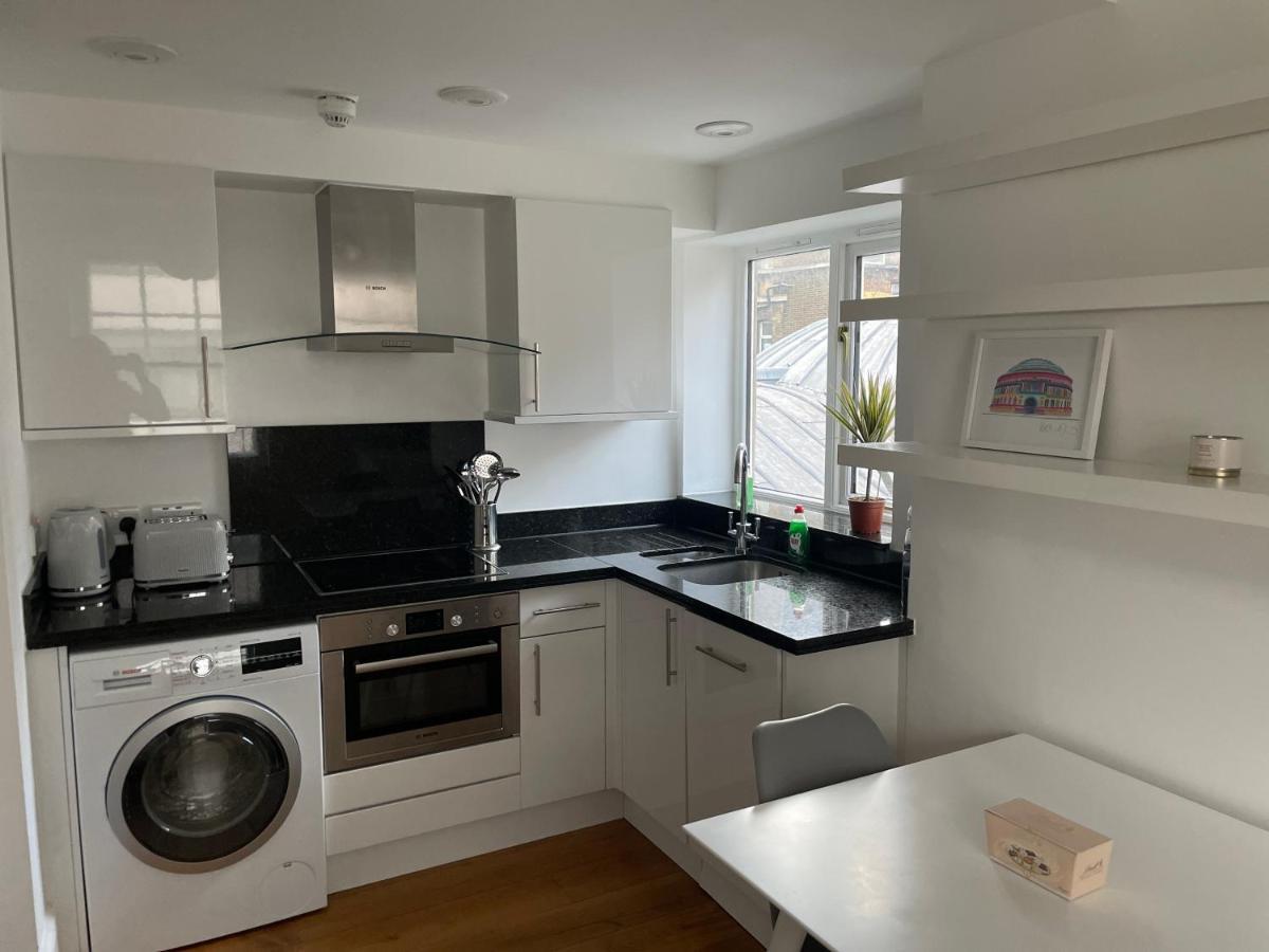 1 Bed With Roof Terrace Apartment *