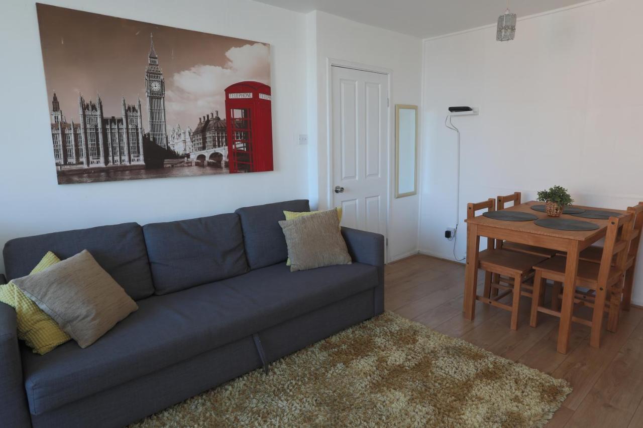 Self Contained 2 Bedroom Flat In Southwark Apartment *