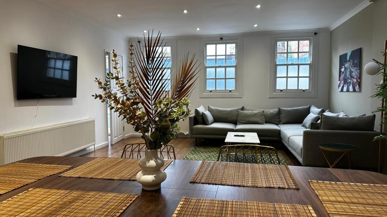 Aldo's 2 Bedroom Townhouse N1 Holiday home *