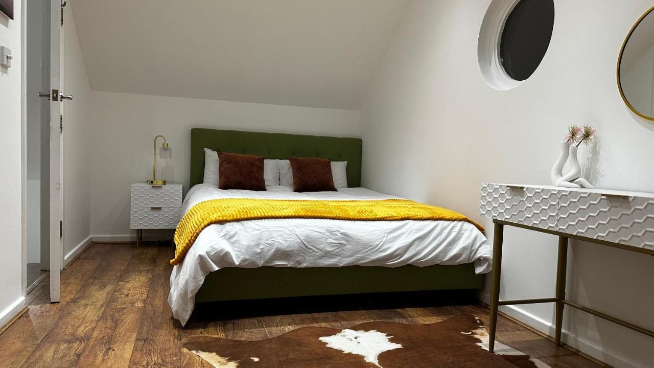 Aldo's 2 Bedroom Townhouse N1 Holiday home London
