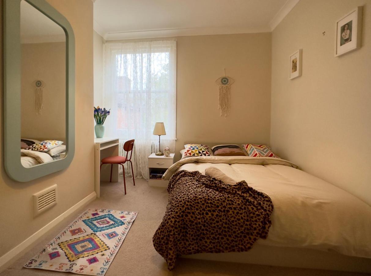 Privatunterkunft Cosy 3 Bedroom Flat Nearby Willsden
