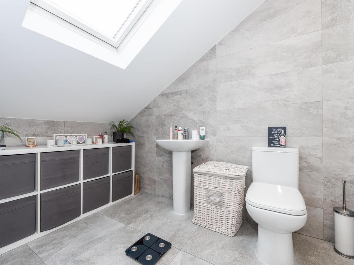 Amazing Lovely 1bdr Apartment, South Apartamento Londres