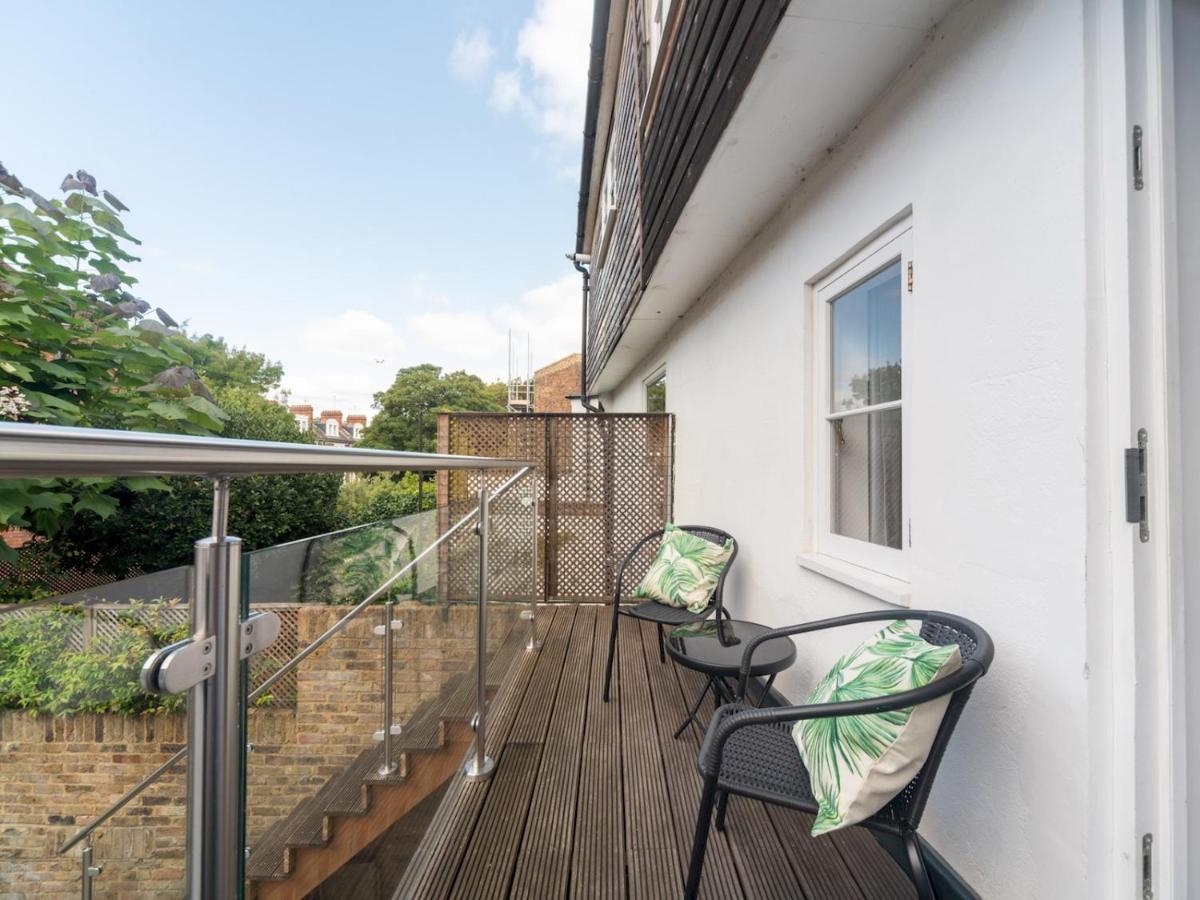 Holiday home Pass The Keys Fabulous House Richmond London