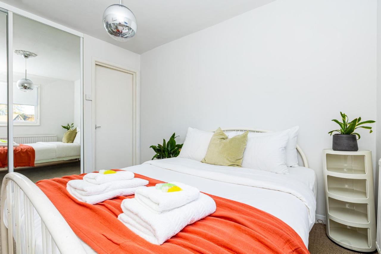 Apartment Stunning 2br Wpatio In Dalston, 2 Min To Tube