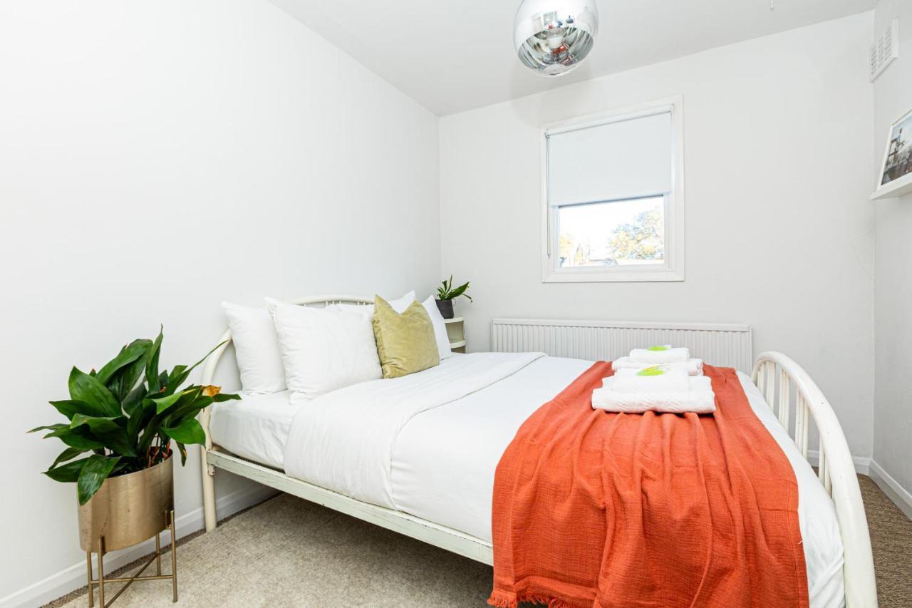 Apartment Stunning 2br Wpatio In Dalston, 2 Min To Tube