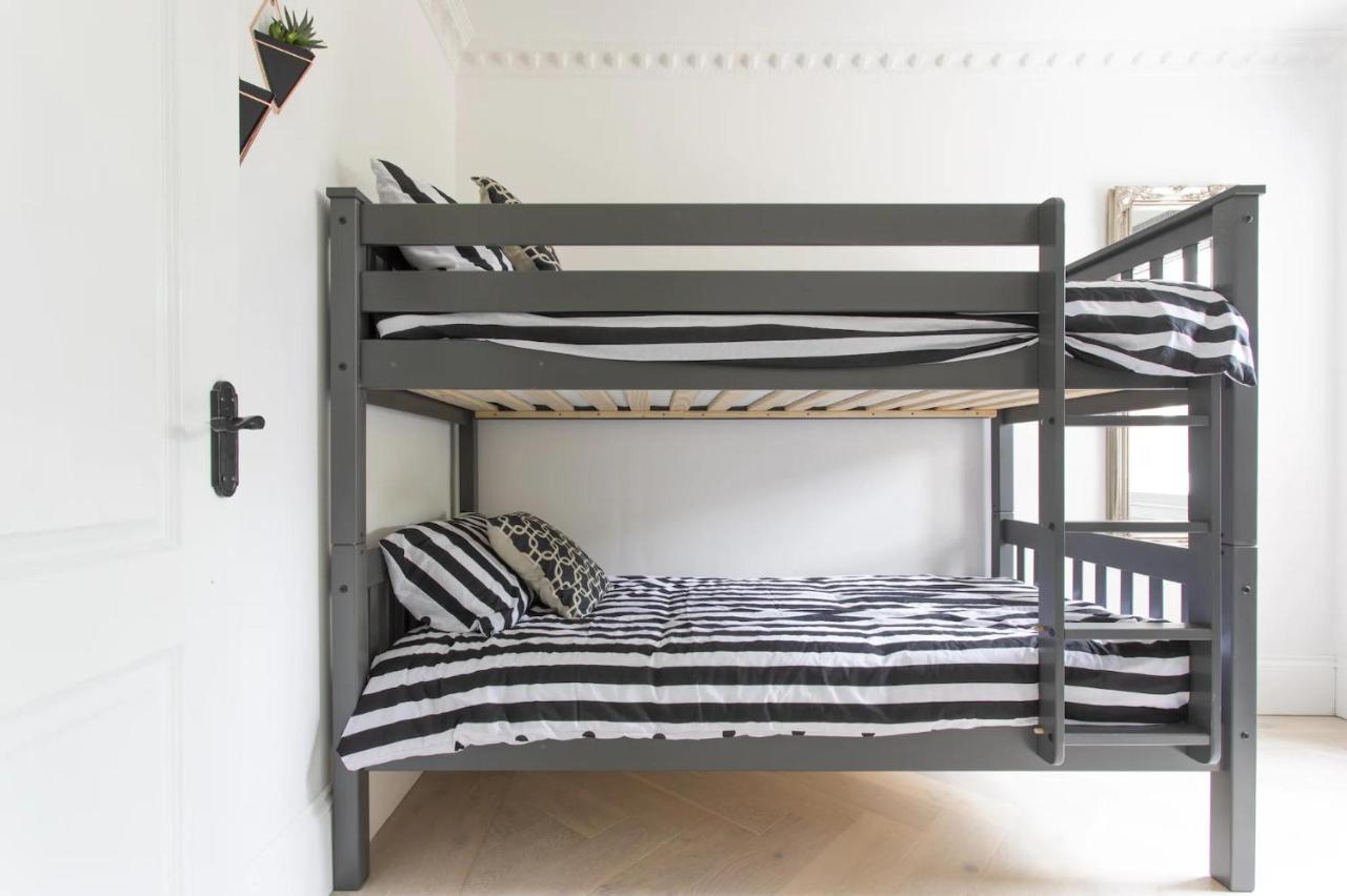 Apartment Stunning 4-bed In London-parking & Garden London