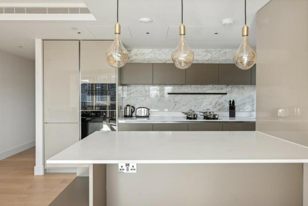Apartment Fabulous Westfield 2 Bed London