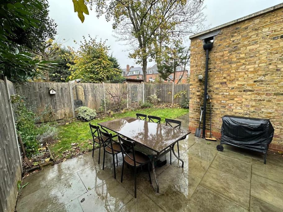 2 Bed Garden - Piccadilly Line Apartment London
