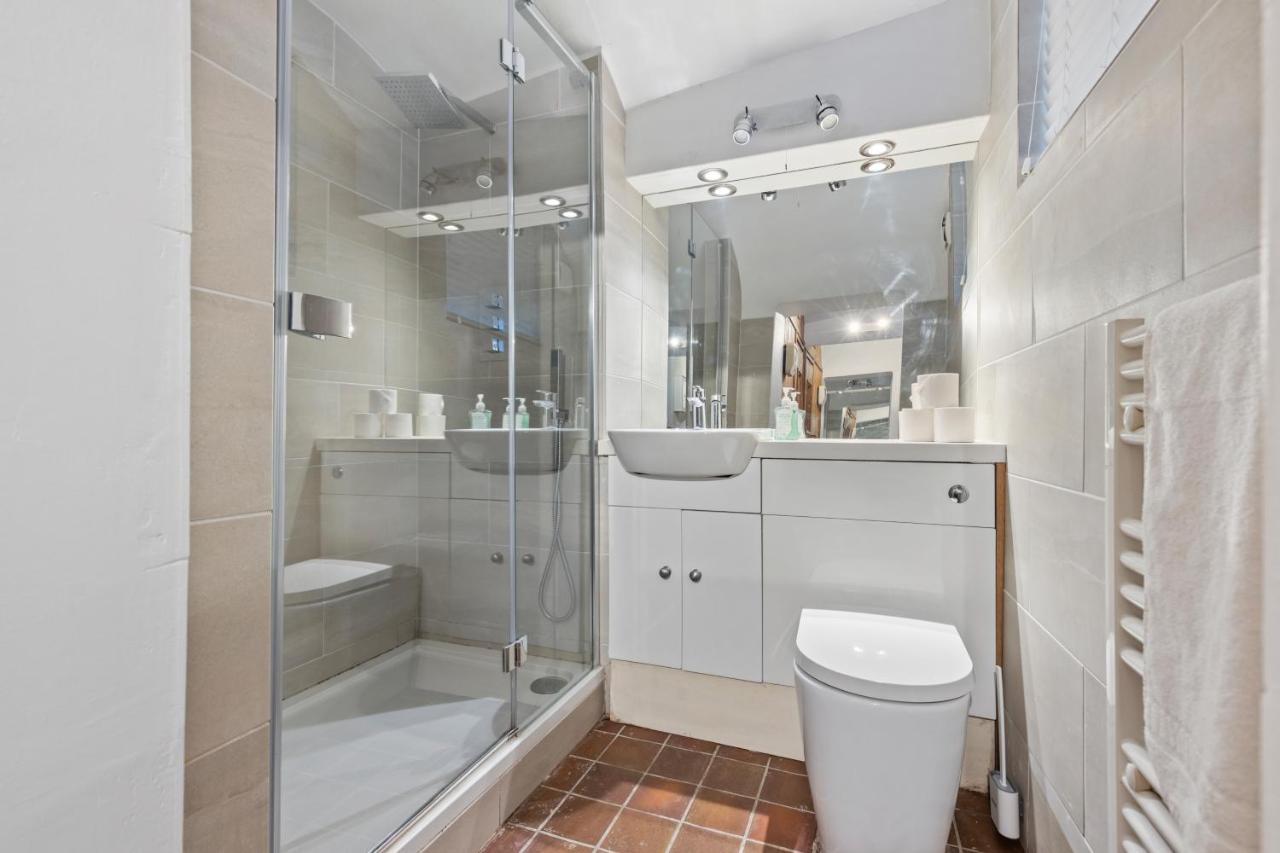 Luxurious 2-bed With Private Sauna By Dena Elite Collection Holiday home London