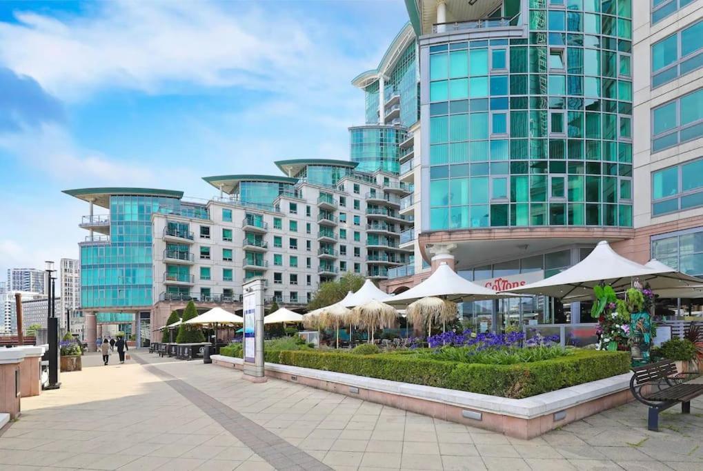 Stunning 2 Bed Thames River View - Apartment *