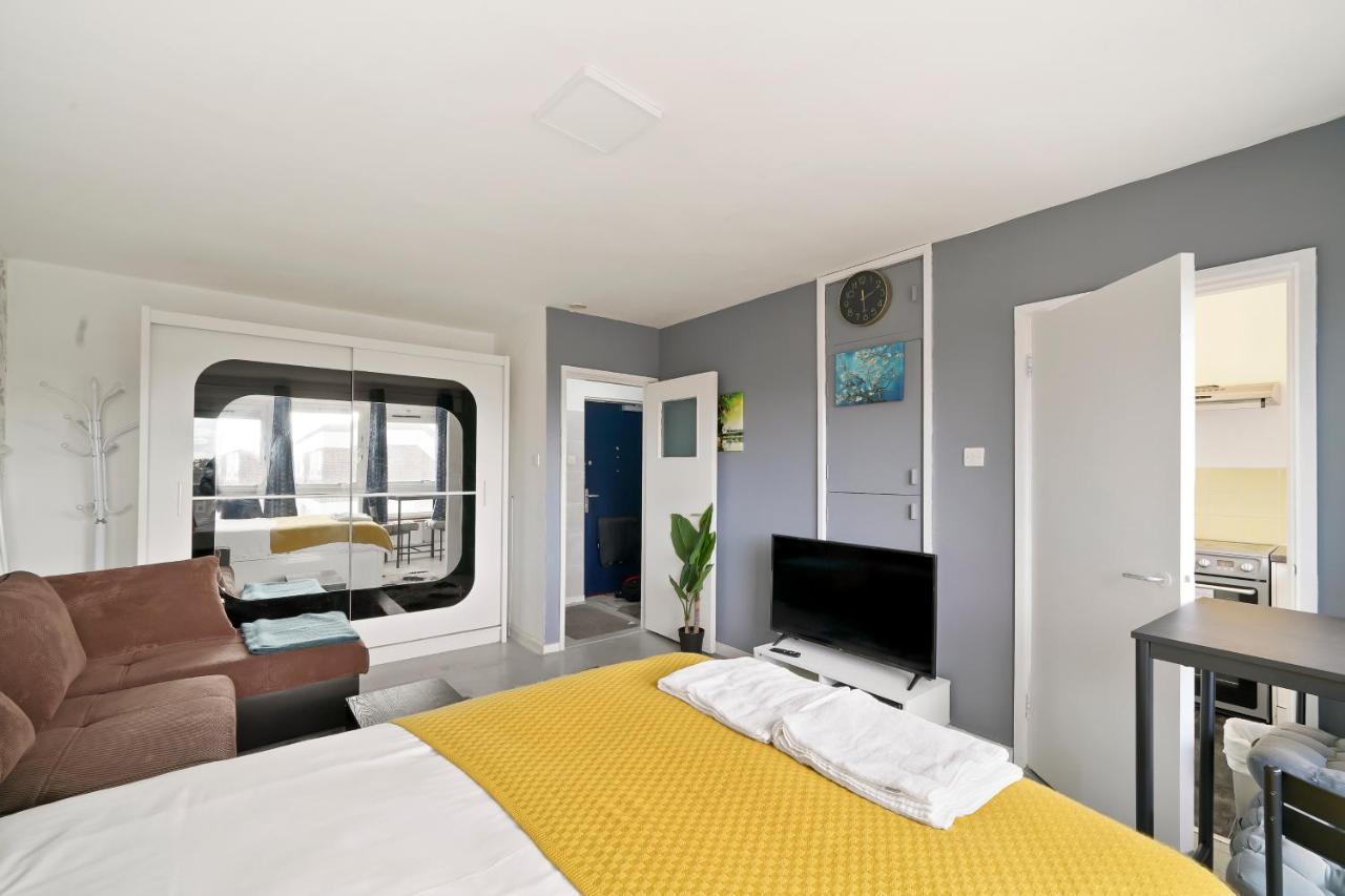 Impeccable 1-bed In Apartment