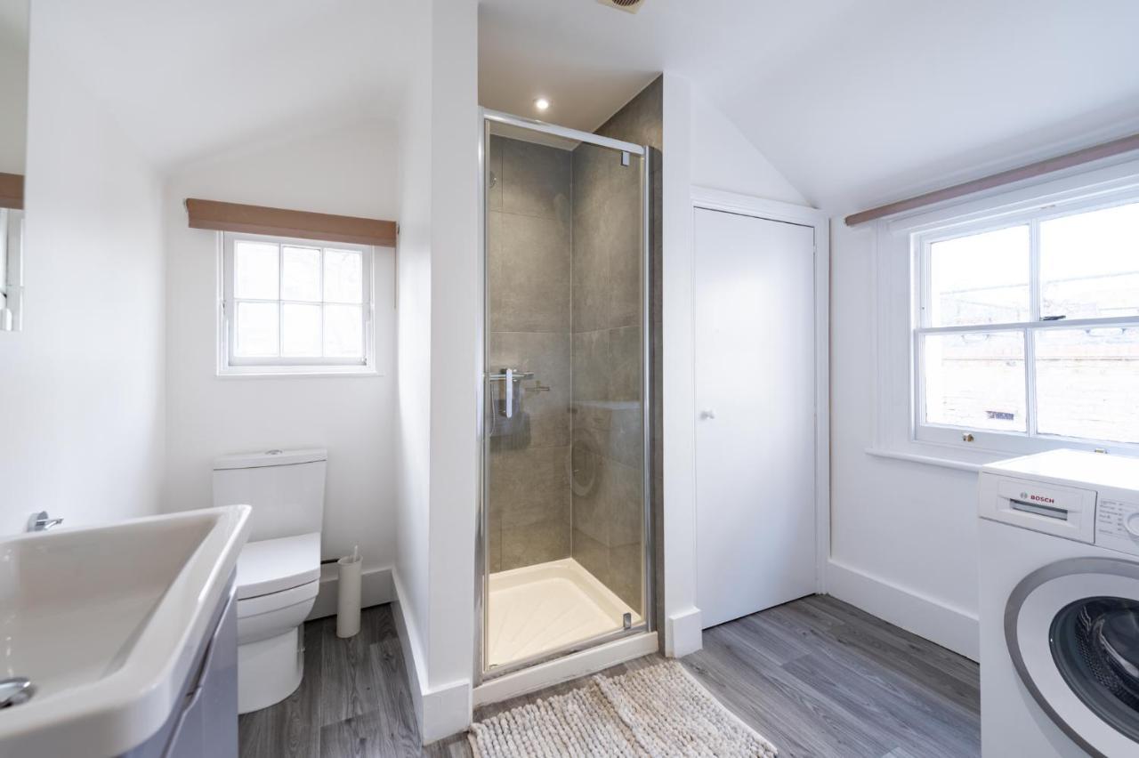 Bright, Spacious & Large Wimbledon Flat Apartment