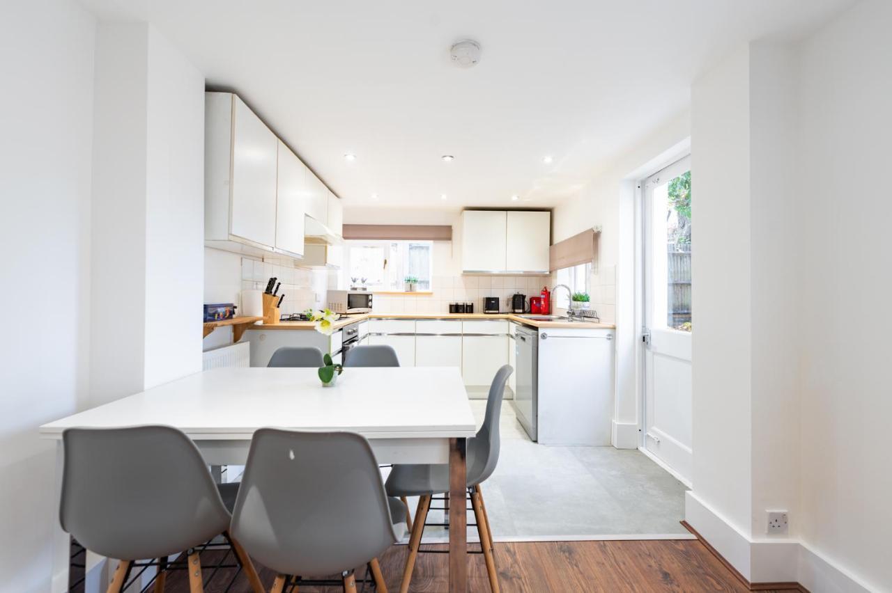Bright, Spacious & Large Wimbledon Flat Apartment