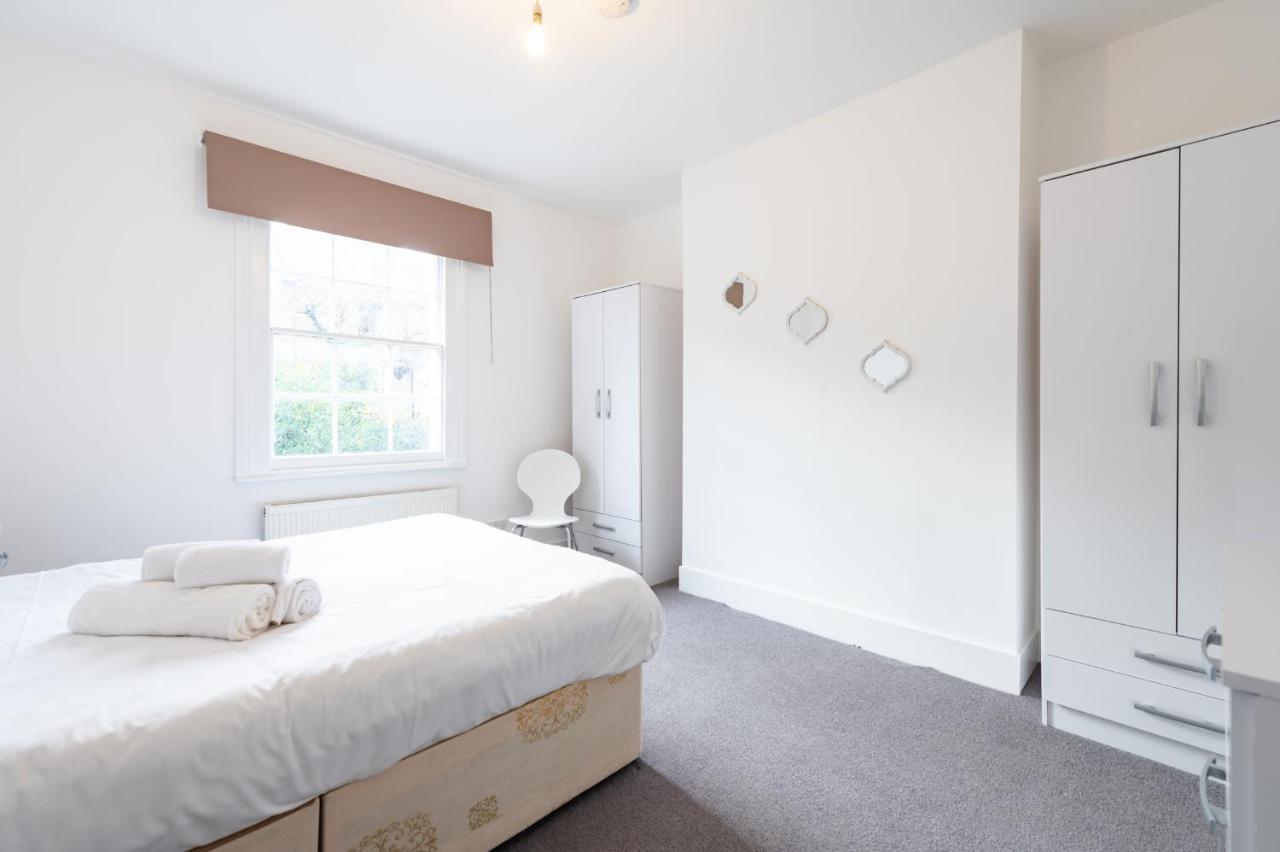 Bright, Spacious & Large Wimbledon Flat *