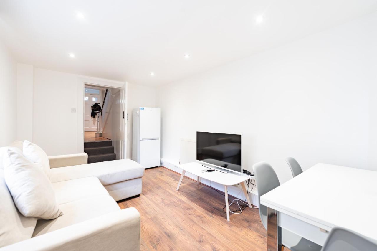 Bright, Spacious & Large Wimbledon Flat Apartment