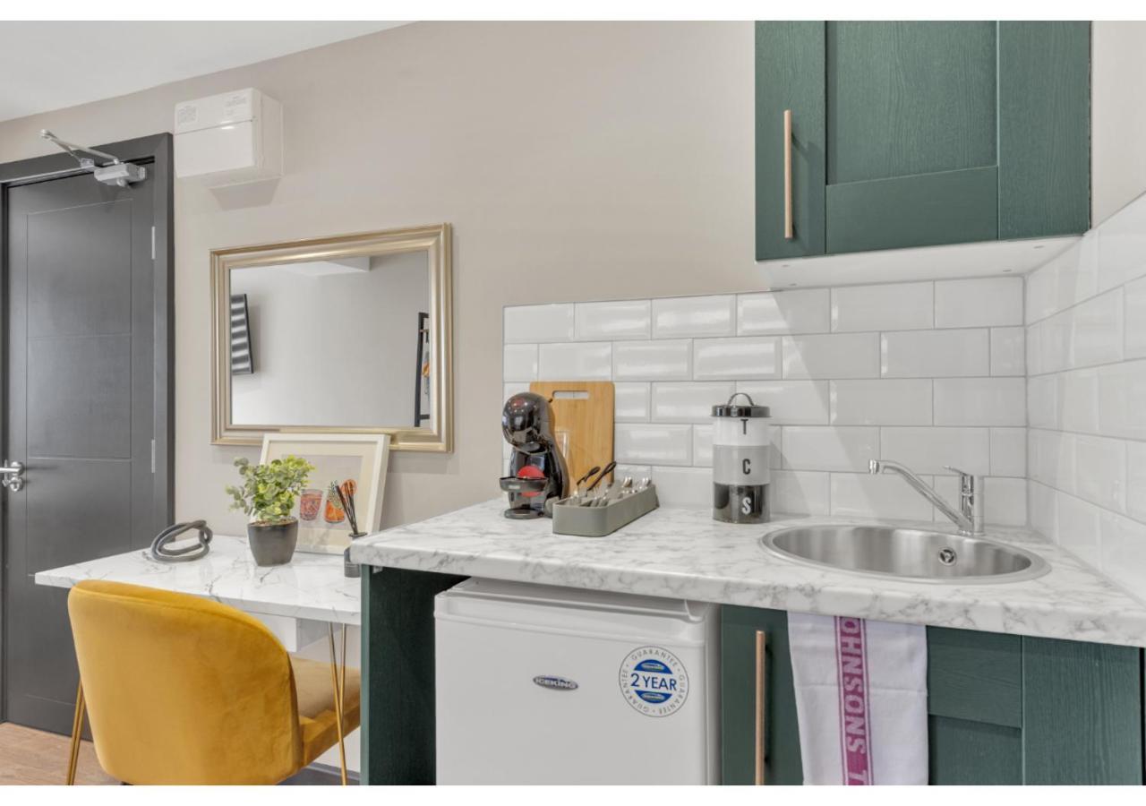 The Wanderlust Studio: Travelers' Haven Apartment *