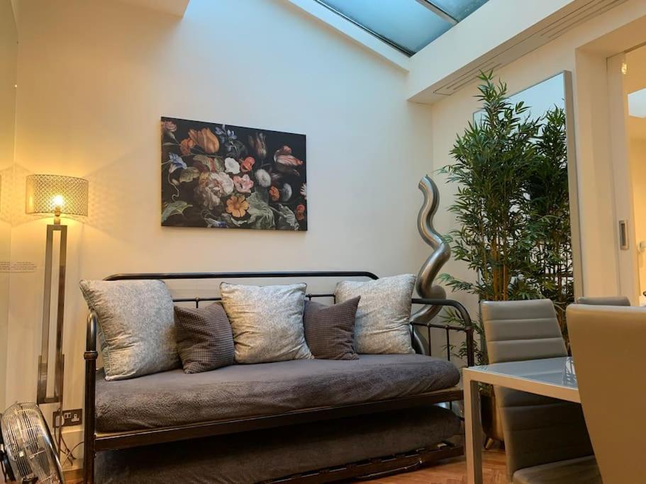 Hyde Park 3bed With Patio As Seen On Tv House Hunters International Apartment *
